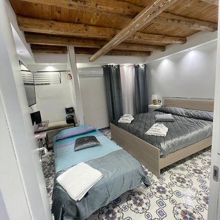 Mini Appartamenti Ballaro Rooms Palermo Luaran gambar