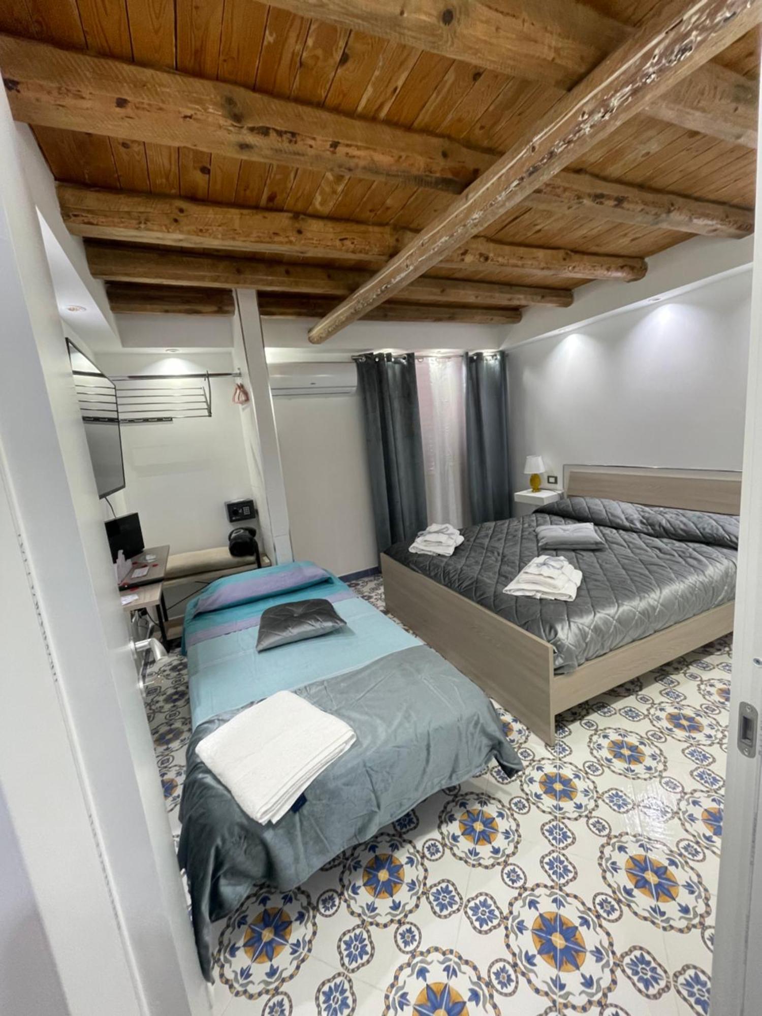 Mini Appartamenti Ballaro Rooms Palermo Luaran gambar